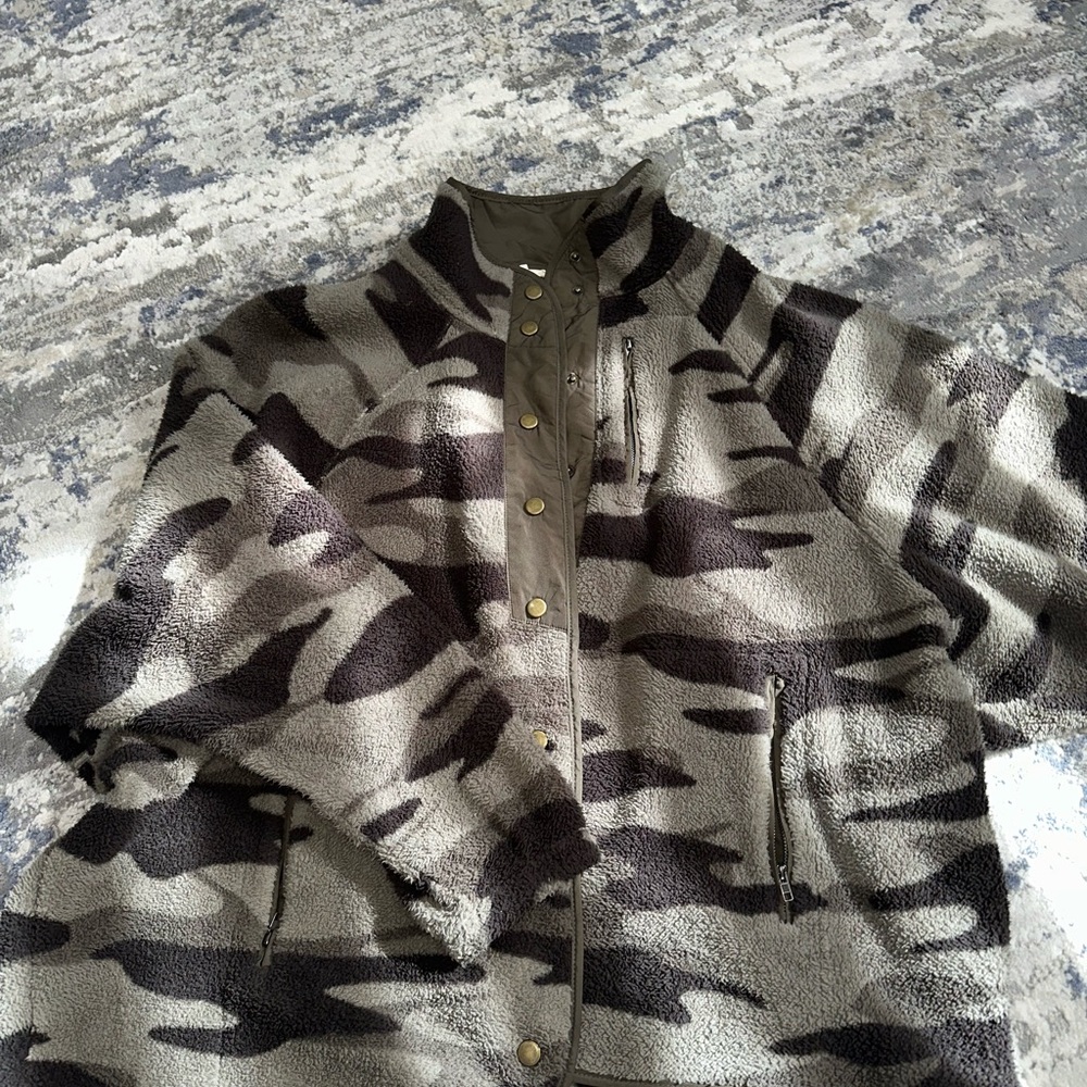 Easel Black and Gray Teddy Jacket with Stand-Up Collar